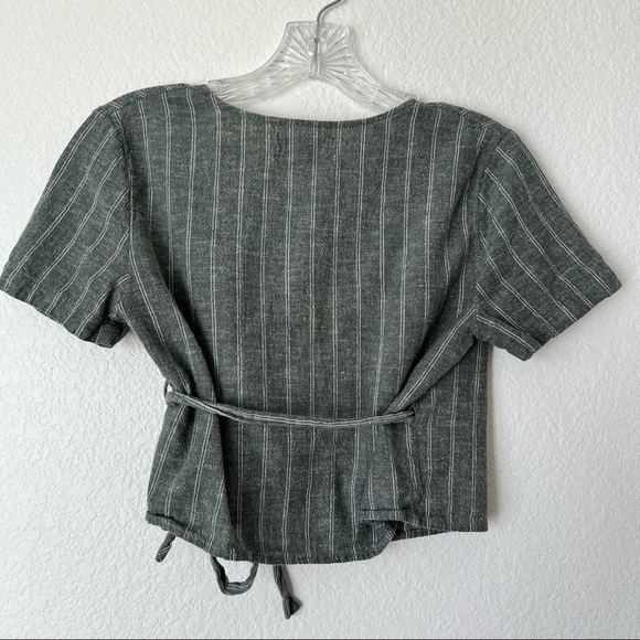 Urban Outfitters Short Sleeve Linen Blend Striped Crop Wrap Top Size Small - Picture 7 of 9